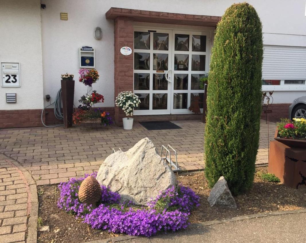 Gastehaus Gluck Wir Haben Immer Eintrittskarten Fur Den Europa-Park Fur Sie! Hotel Rust Exterior foto